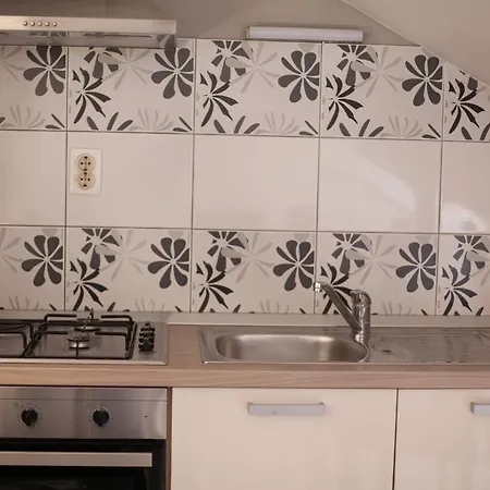 Trifora Gostinjska kuća 3*