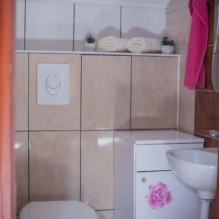 Trifora Gostinjska kuća 3*