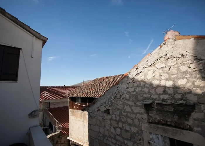 Πανσιόν Trifora Τρογκίρ