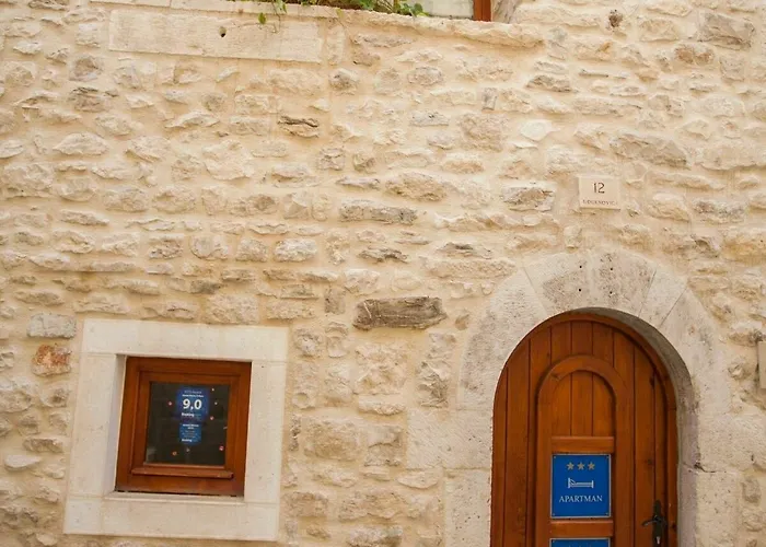 Πανσιόν Trifora 3*