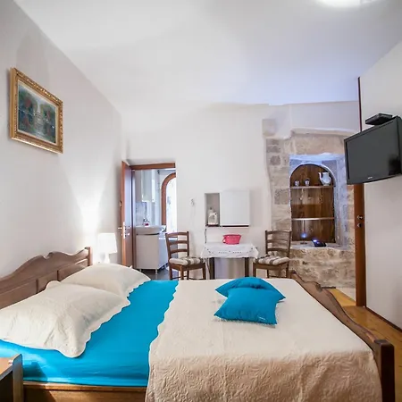 Pensión Trifora Trogir